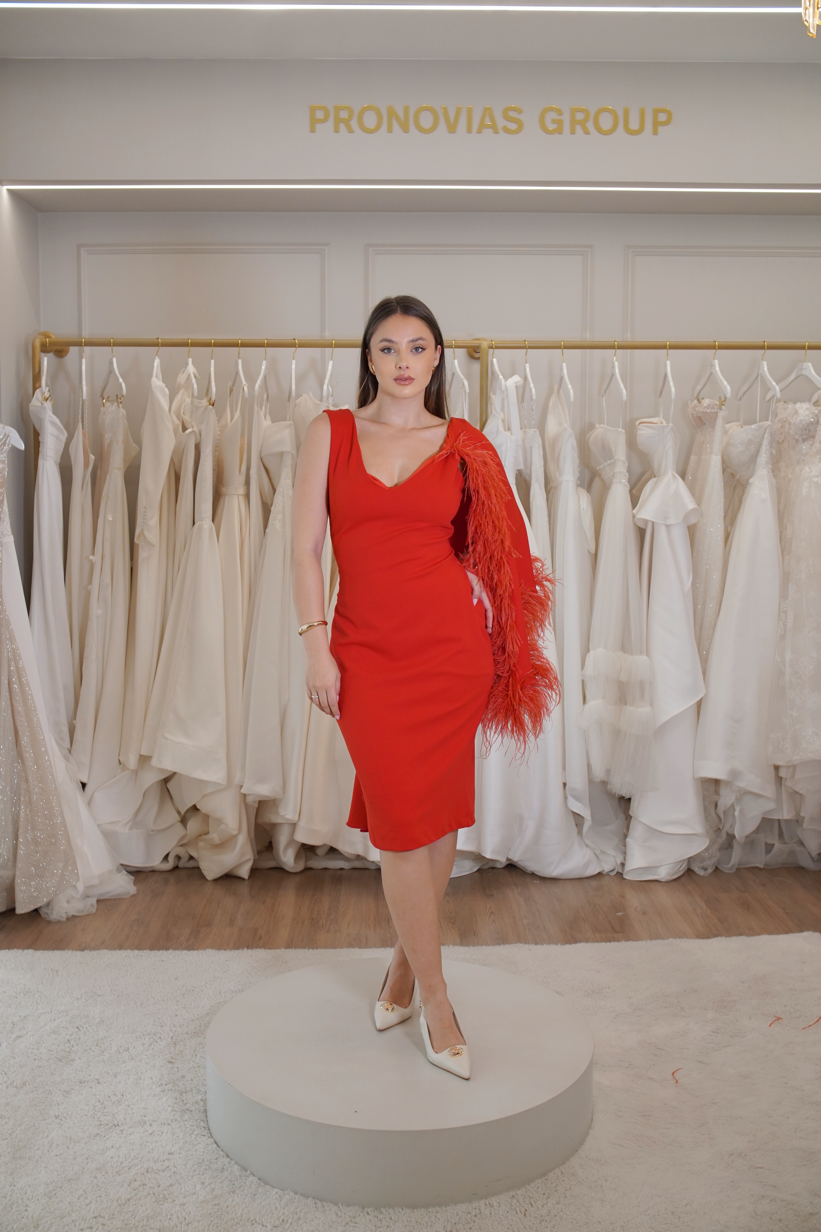 Vestido Midi Vermelho C/ Plumas